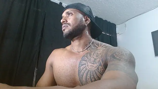 Snapshot of manolofitt chatting on 07-19-26, 07:06 manolofitt online show from 07-19-26, 07:06