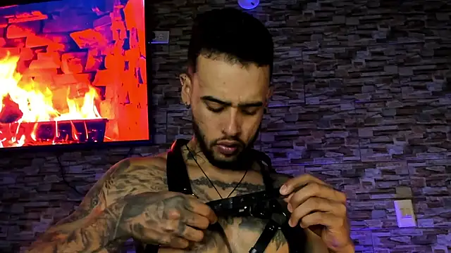 Snapshot of Seth_Owner chatting on 02-01-25, 11:43 Seth Owner online show from 02-01-25, 11:43