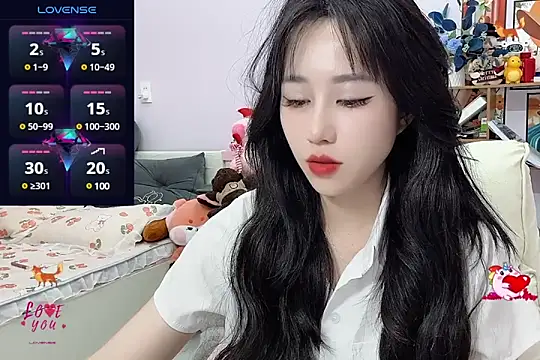 Snapshot of _LLisa_ chatting on 01-06-25, 12:05 LLisa online show from 01-06-25, 12:05