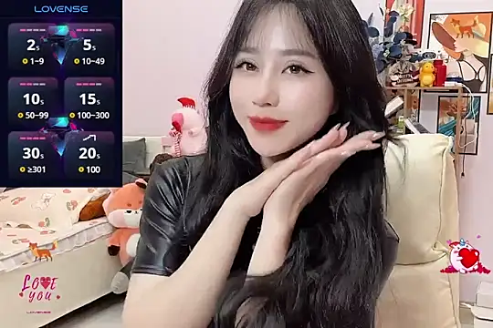 Snapshot of _LLisa_ chatting on 01-07-25, 12:03 LLisa online show from 01-07-25, 12:03