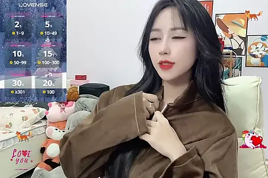 Snapshot of _LLisa_ chatting on 01-10-25, 01:21 LLisa online show from 01-10-25, 01:21