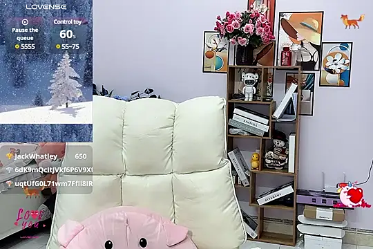 Snapshot of _LLisa_ chatting on 02-13-25, 01:08 LLisa online show from 02-13-25, 01:08