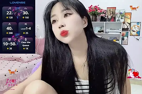 Snapshot of _LLisa_ chatting on 12-04-25, 02:10 LLisa online show from 12-04-25, 02:10