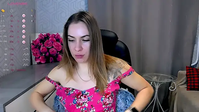 Snapshot of Naughty__Megan chatting on 02-14-25, 03:58 Naughty Megan online show from 02-14-25, 03:58