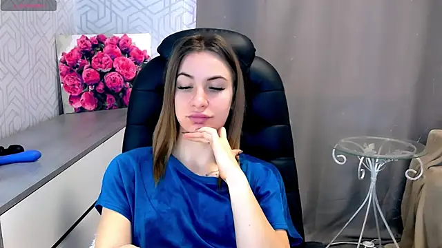 Snapshot of Naughty__Megan chatting on 02-22-25, 08:40 Naughty Megan online show from 02-22-25, 08:40