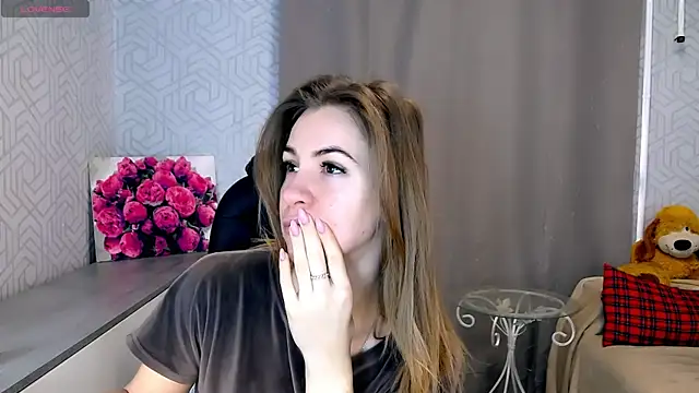 Snapshot of Naughty__Megan chatting on 03-20-25, 09:26 Naughty Megan online show from 03-20-25, 09:26