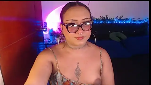 Snapshot of LiaScarlett chatting on 06-17-26, 01:30 LiaScarlett online show from 06-17-26, 01:30