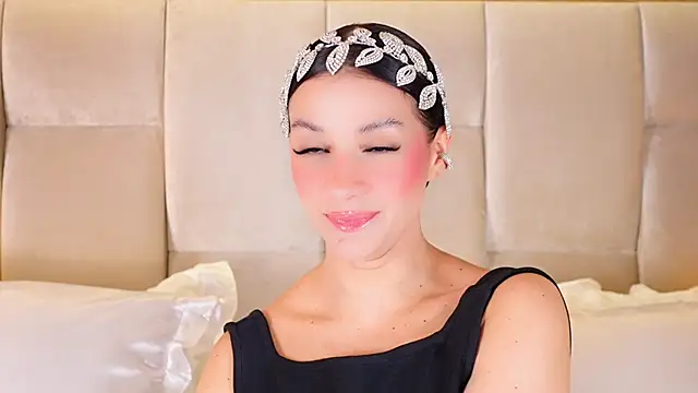 KiraKayleigh1 online show from 11-17-25, 01:00