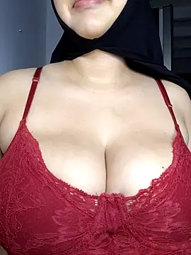 Snapshot of shirazz_najmm chatting on 10-13-25, 02:06 shirazz najmm online show from 10-13-25, 02:06