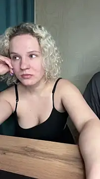 MrMrsRight online show from 02-19-25, 04:55