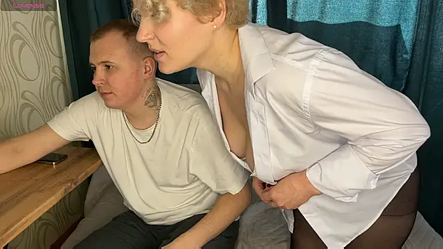 MrMrsRight online show from 03-19-25, 09:49