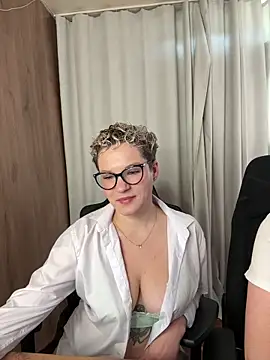 MrMrsRight online show from 09-18-25, 08:05