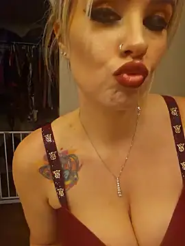 Snapshot of ellieconradxo chatting on 12-04-24, 03:48 ellieconradxo online show from 12-04-24, 03:48