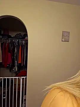 Snapshot of ellieconradxo chatting on 12-31-24, 07:29 ellieconradxo online show from 12-31-24, 07:29