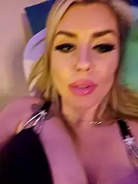 Snapshot of ellieconradxo chatting on 01-25-25, 07:06 ellieconradxo online show from 01-25-25, 07:06