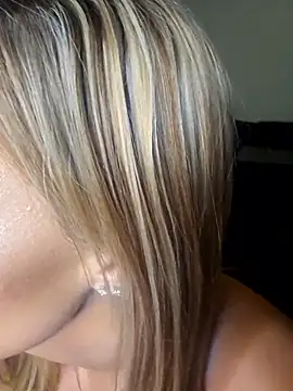 Snapshot of ellieconradxo chatting on 09-20-25, 03:07 ellieconradxo online show from 09-20-25, 03:07