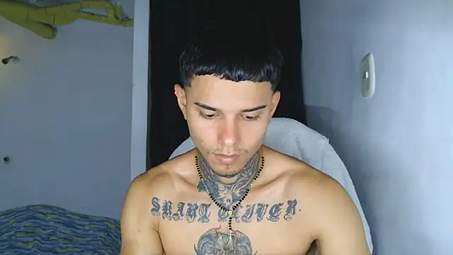 Snapshot of Skartoliver chatting on 09-30-25, 11:48 Skartoliver online show from 09-30-25, 11:48
