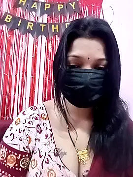 Snapshot of Beauty-khan chatting on 02-05-25, 02:16 Beauty-khan online show from 02-05-25, 02:16