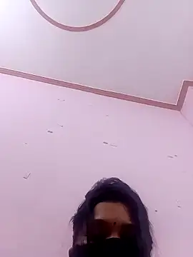 Snapshot of Beauty-khan chatting on 03-08-25, 11:18 Beauty-khan online show from 03-08-25, 11:18