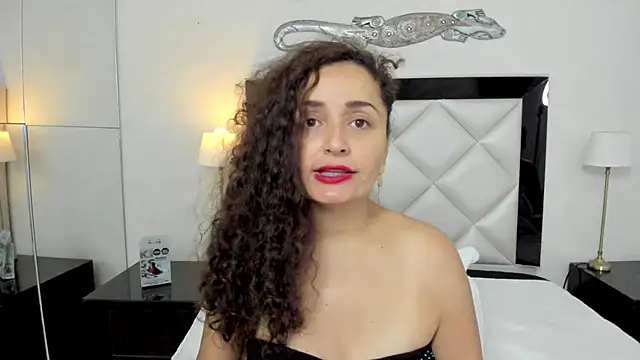 Snapshot of _luna__sweet_ chatting on 03-05-25, 04:56 luna sweet online show from 03-05-25, 04:56