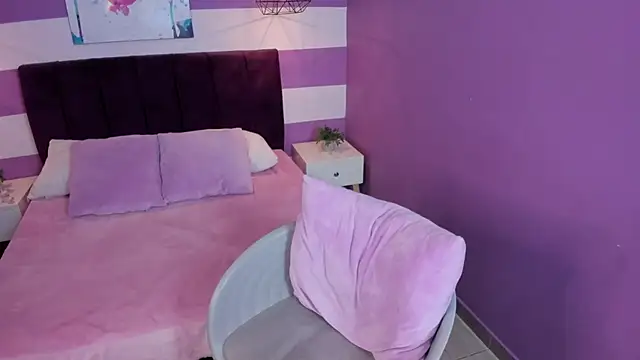 Snapshot of Alli_cooper chatting on 01-10-25, 08:15 Alli cooper online show from 01-10-25, 08:15