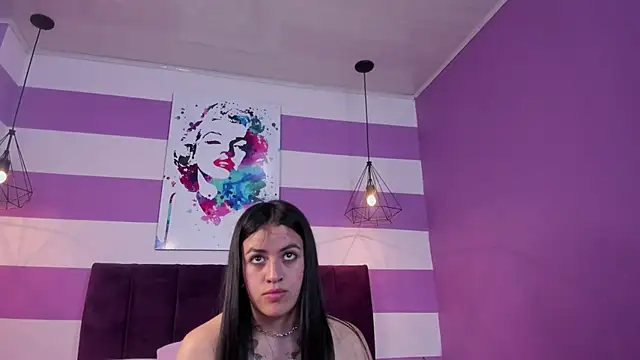 Snapshot of Alli_cooper chatting on 01-14-25, 06:49 Alli cooper online show from 01-14-25, 06:49