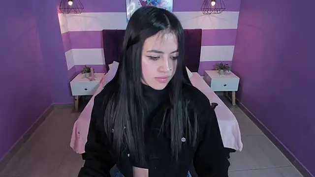 Snapshot of Alli_cooper chatting on 01-16-25, 01:04 Alli cooper online show from 01-16-25, 01:04