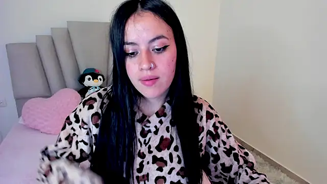 Snapshot of Alli_cooper chatting on 03-15-25, 04:24 Alli cooper online show from 03-15-25, 04:24