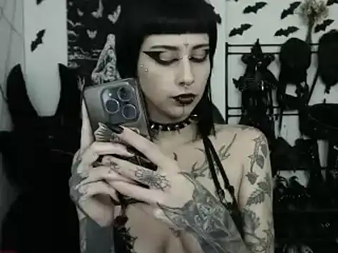 Snapshot of n0sferatus__ chatting on 04-29-26, 02:48 n0sferatus online show from 04-29-26, 02:48