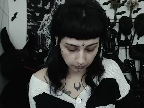 Snapshot of n0sferatus__ chatting on 05-06-26, 02:40 n0sferatus online show from 05-06-26, 02:40