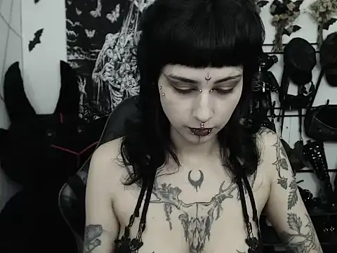 Snapshot of n0sferatus__ chatting on 05-21-26, 01:56 n0sferatus online show from 05-21-26, 01:56