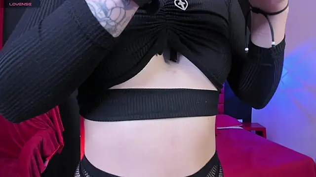 Snapshot of Megan_wolf1_ chatting on 09-19-25, 03:30 Megan wolf1  online show from 09-19-25, 03:30