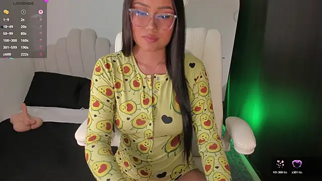 Snapshot of AmberLewis_ chatting on 12-16-25, 11:10 AmberLewis online show from 12-16-25, 11:10