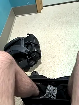 Snapshot of Alfie41105 chatting on 11-25-25, 05:02 Alfie41105 online show from 11-25-25, 05:02