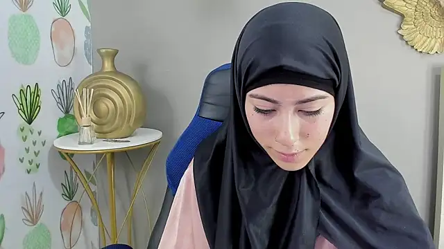 chaymae nah  online show from 12-19-24, 03:52