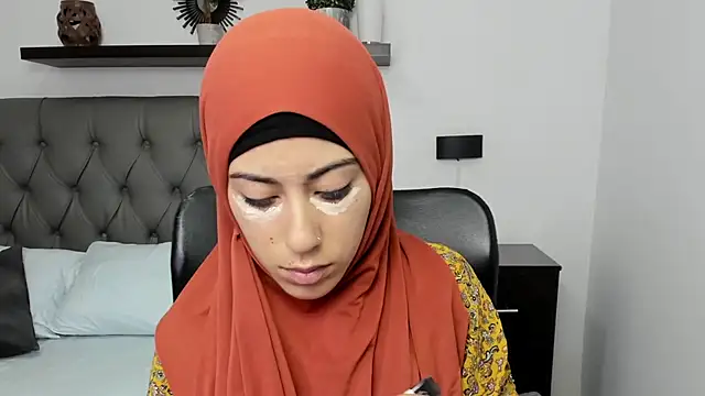 chaymae nah  online show from 12-24-24, 11:38