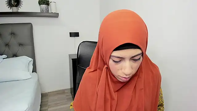 chaymae nah  online show from 12-24-24, 02:44