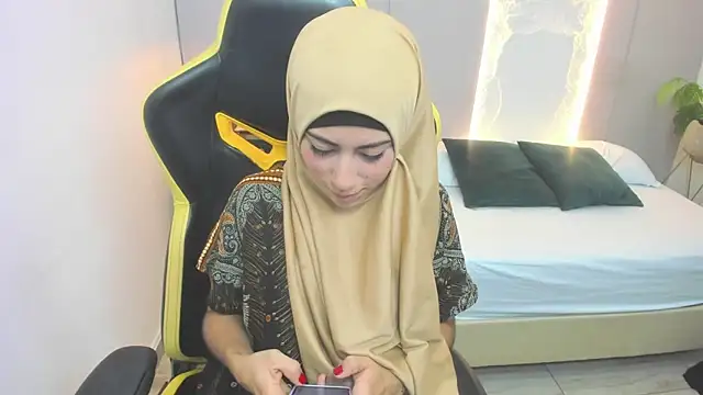 chaymae nah  online show from 12-24-24, 05:44