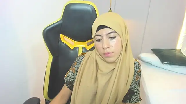 chaymae nah  online show from 12-24-24, 08:49