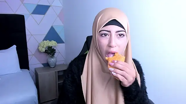 chaymae nah  online show from 01-21-25, 12:18