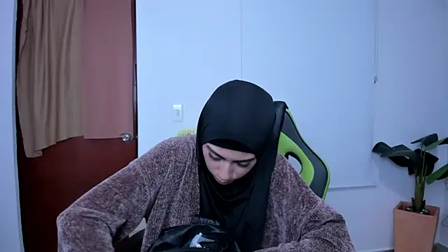 chaymae nah  online show from 03-10-25, 08:01