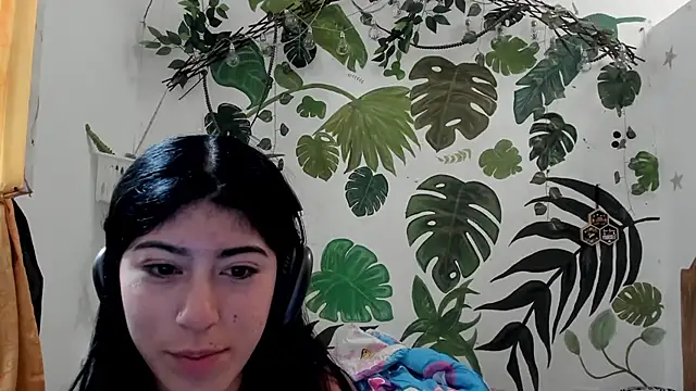 chaymae nah  online show from 10-20-25, 03:01