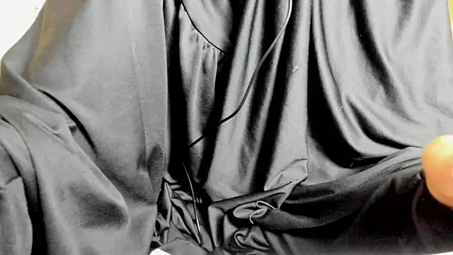 chaymae nah  online show from 10-22-25, 06:46