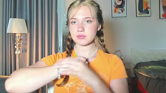 HanahCute online show from 02-23-25, 11:58