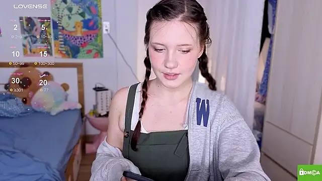 HanahCute online show from 11-27-25, 02:24