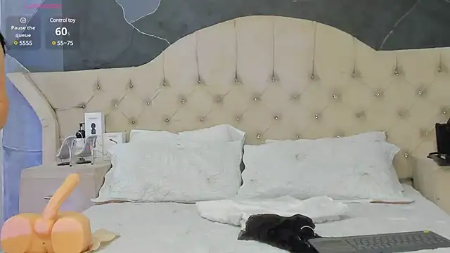AmberGreyy  online show from 02-07-25, 01:32