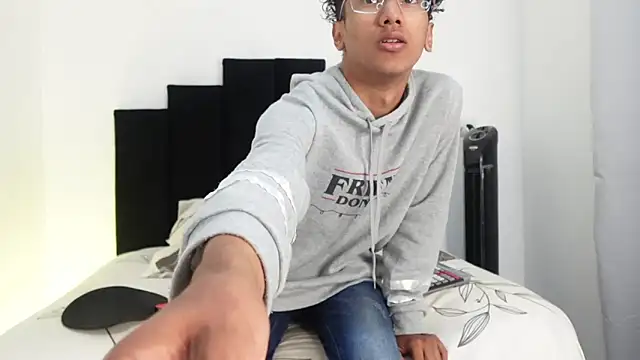 Snapshot of harrytwink18 chatting on 01-13-25, 01:49 harrytwink18 online show from 01-13-25, 01:49