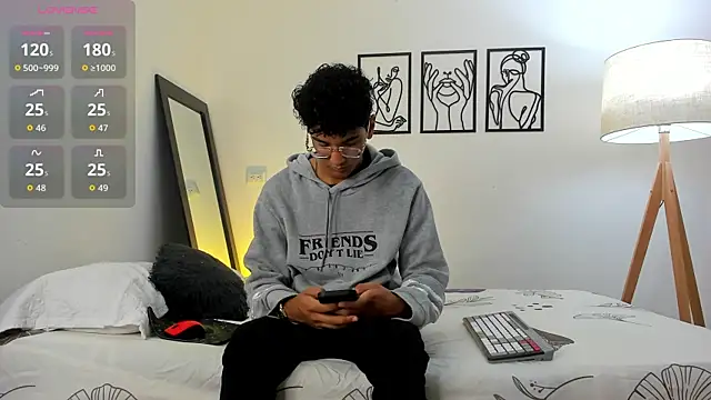 Snapshot of harrytwink18 chatting on 01-13-26, 01:49 harrytwink18 online show from 01-13-26, 01:49