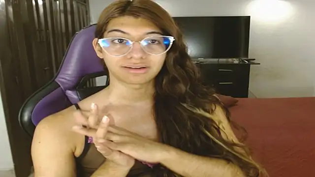 Snapshot of engielphoenis14 chatting on 07-20-26, 11:29 engielphoenis14 online show from 07-20-26, 11:29