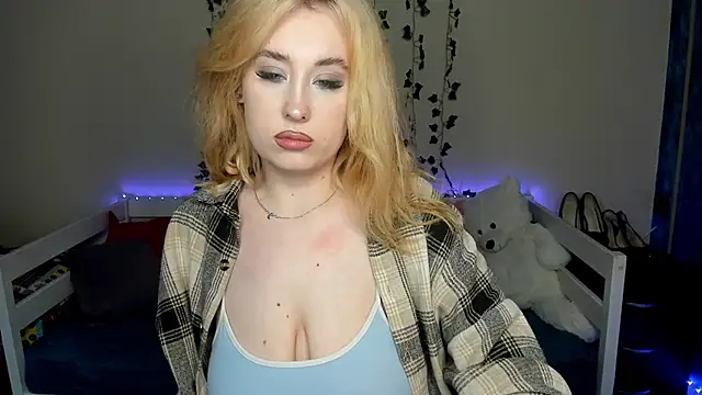 Emily Gin online show from 10-28-25, 02:48